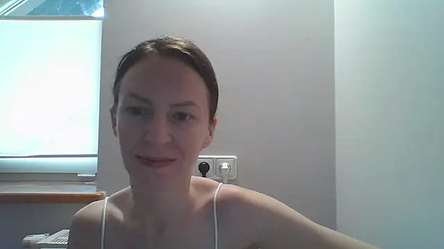 Snapshot of AnnaTight chatting on July 5, 8:21 am AnnaTight online show from July 5, 8:21 am