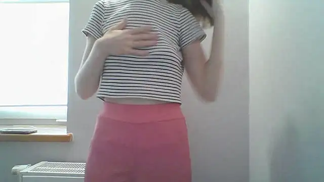 Snapshot of AnnaTight chatting on July 1, 8:25 am AnnaTight online show from July 1, 8:25 am