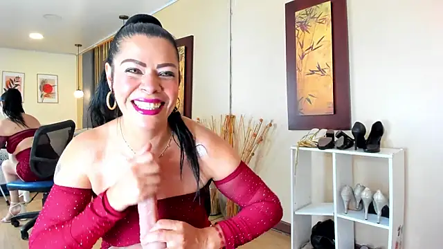 Snapshot of SofiiMontes chatting on July 17, 12:13 pm SofiiMontes online show from July 17, 12:13 pm