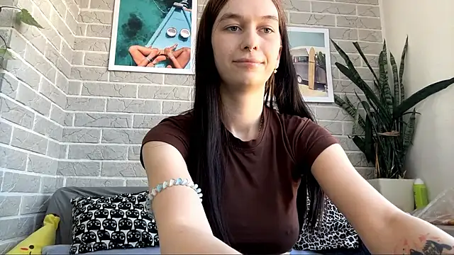 LaraDraggoo online show from March 19, 12:16 pm