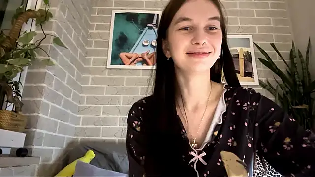 LaraDraggoo online show from March 20, 6:09 pm