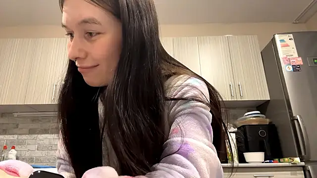 LaraDraggoo online show from March 10, 7:51 pm