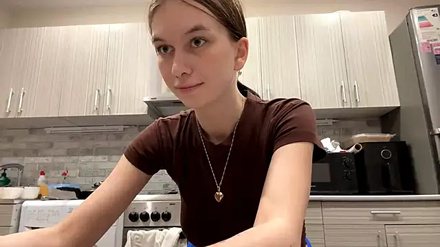 LaraDraggoo online show from March 28, 7:26 pm