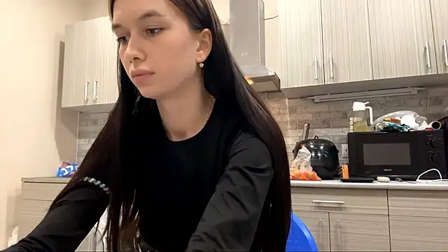 LaraDraggoo online show from March 25, 6:18 pm