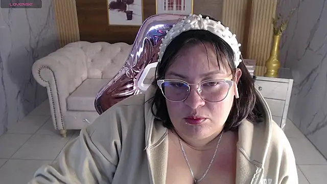 Astrid1 s online show from April 10, 3:24 am