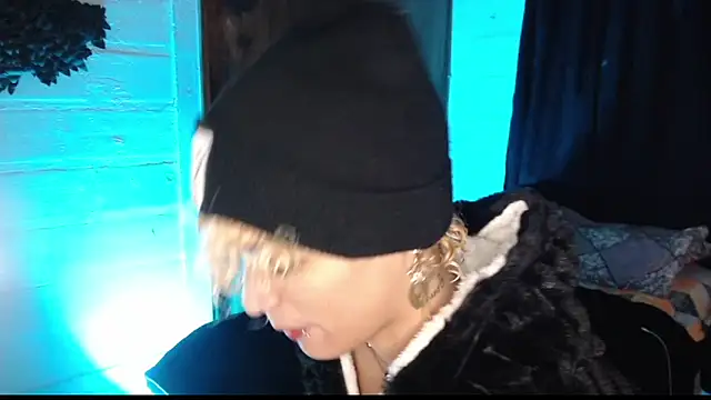 Lucke Ccollins online show from April 9, 9:04 am