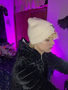 Lucke Ccollins online show from April 18, 7:11 am