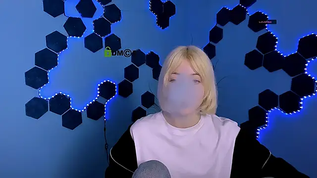  sabrina moore online show from April 29, 8:51 am