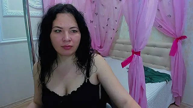 VictoriaSecretXO online show from March 28, 3:07 am