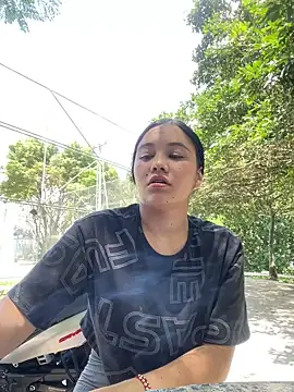 val demmon online show from April 7, 6:10 pm