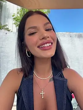 RaniaSnow online show from May 10, 1:25 pm