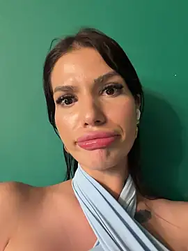 RaniaSnow online show from April 4, 6:25 pm