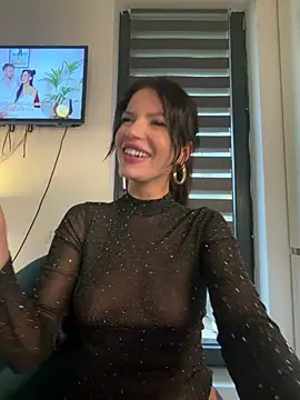 RaniaSnow online show from May 13, 3:41 pm