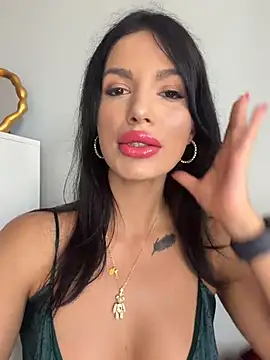 RaniaSnow online show from June 17, 8:03 am