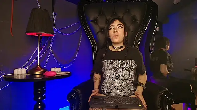 HoneyDemoni online show from April 27, 12:03 pm