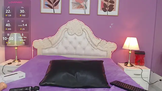 Snapshot of YayaQueen chatting on June 3, 2:33 pm YayaQueen online show from June 3, 2:33 pm