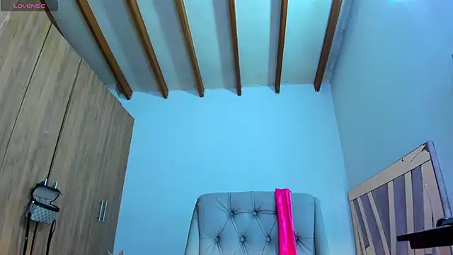 SkyeGabbyRose online show from July 1, 10:04 am