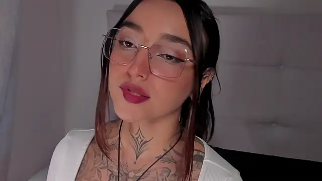 Emily Rousess online show from June 6, 10:48 pm