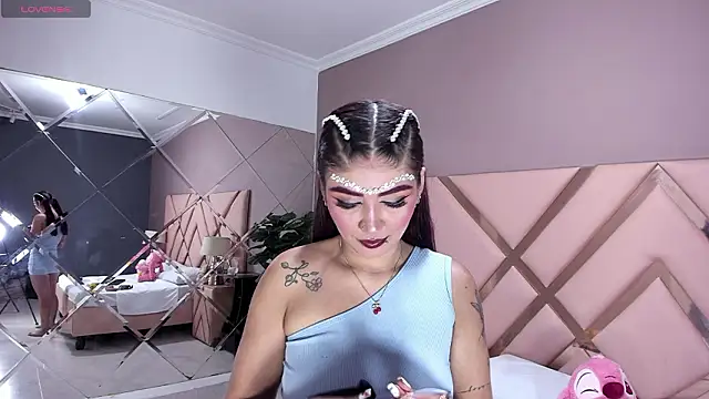 ZairaRogue online show from March 20, 12:06 pm