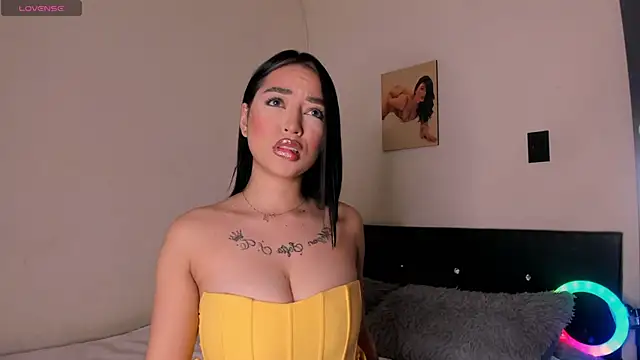 AnthonellaSweet  online show from May 16, 4:00 am