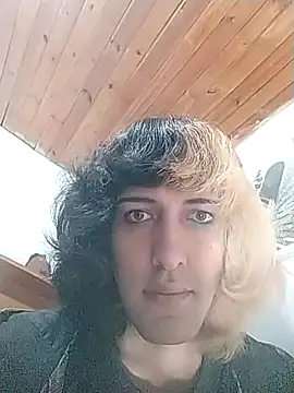 Snapshot of MakiMorningstar chatting on March 12, 6:39 am MakiMorningstar online show from March 12, 6:39 am