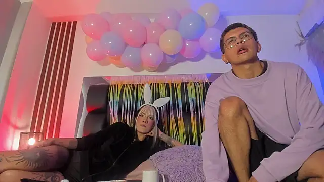 dalhia and hades online show from April 4, 1:06 pm