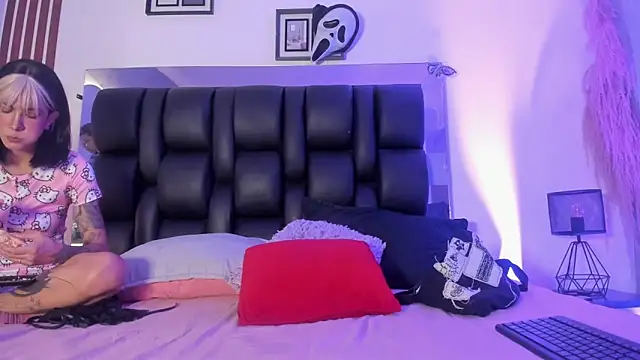 dalhia and hades online show from April 10, 12:34 pm