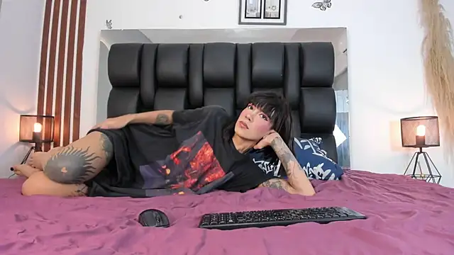 dalhia and hades online show from March 17, 12:52 pm