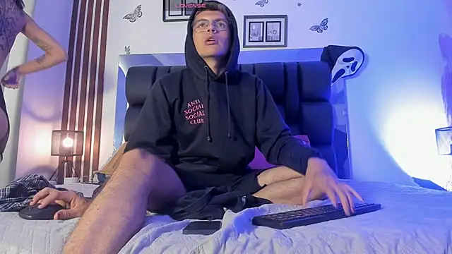 dalhia and hades online show from March 31, 1:02 pm