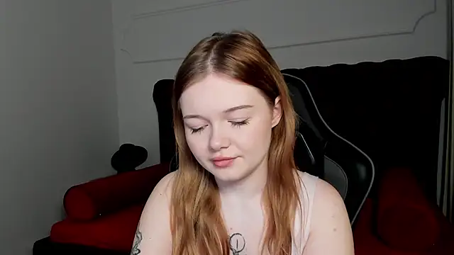 ElinaVale online show from April 19, 5:08 am