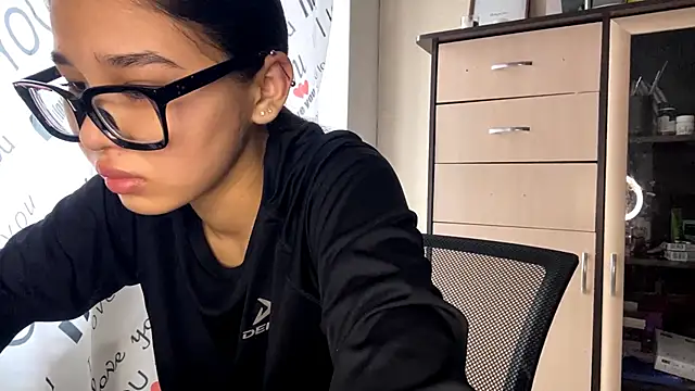 CatherineForbes online show from March 27, 8:22 am