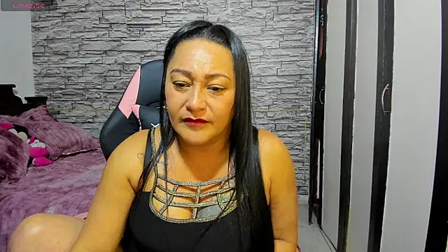 Milf Julianna online show from May 13, 11:23 pm