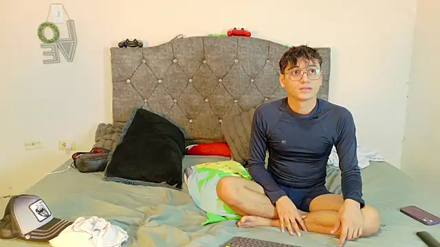 logan andrew online show from April 11, 9:18 pm