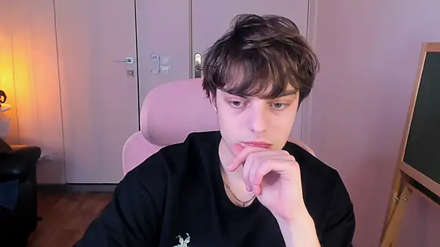 MaxVibee online show from March 7, 6:35 pm