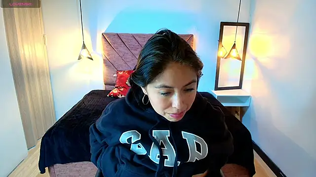 Amanda Fox   online show from April 15, 7:58 pm