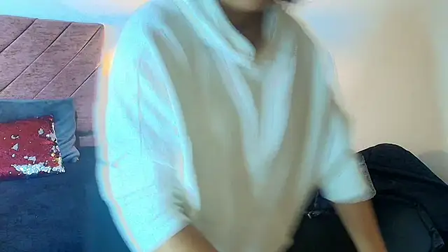 Amanda Fox   online show from April 14, 7:41 pm