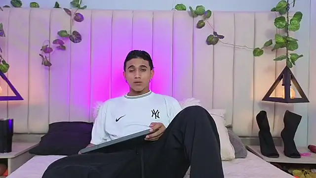 Morgan Bladee online show from April 5, 6:03 pm