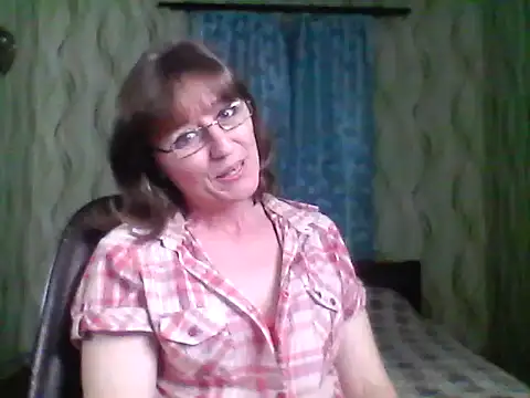 Alisaprice077 online show from April 6, 9:05 pm