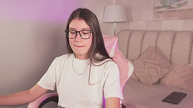 Alanna-Rosse online show from June 10, 11:55 am