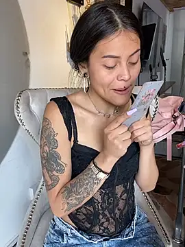 Cloe pink1 online show from March 14, 1:50 pm