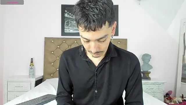 finn jackson online show from April 21, 7:53 pm