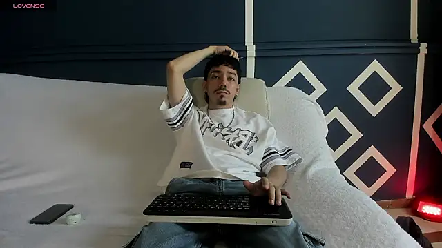 finn jackson online show from March 14, 7:31 pm