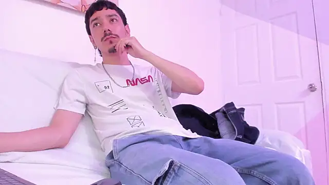 finn jackson online show from March 26, 7:56 pm