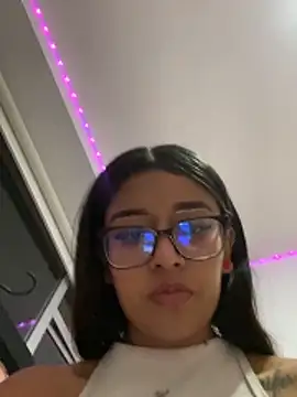 chanell pinkk online show from April 7, 12:01 am