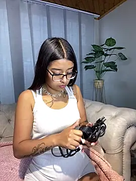 chanell pinkk online show from April 8, 12:50 pm