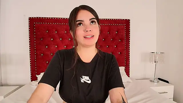 Daphne glas online show from April 4, 11:39 am