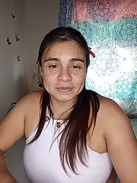 Snapshot of BettyBoo_w chatting on July 10, 8:42 pm BettyBoo w online show from July 10, 8:42 pm