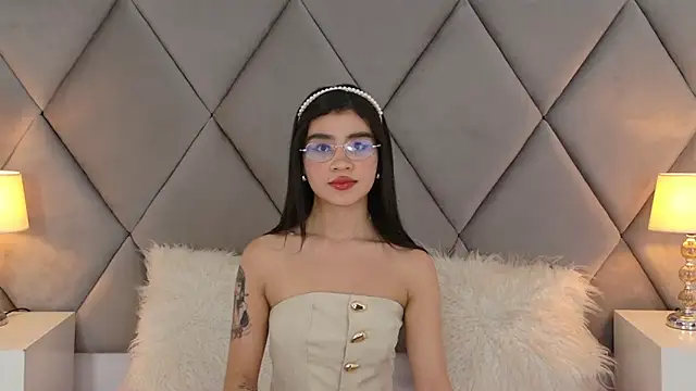 OliviaDiaz online show from May 17, 8:09 pm
