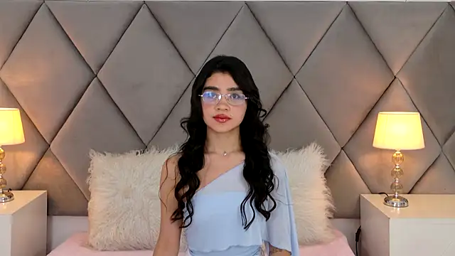 OliviaDiaz online show from May 22, 8:18 pm