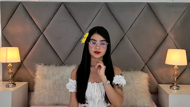 Snapshot of OliviaDiaz chatting on June 8, 8:31 pm OliviaDiaz online show from June 8, 8:31 pm